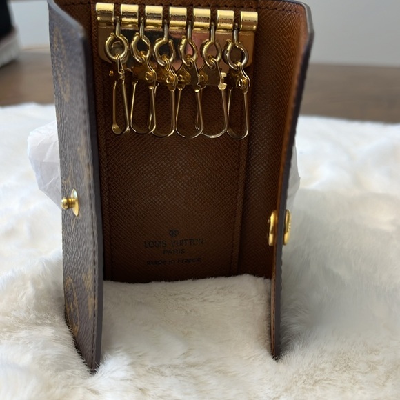 LOUIS VUITTON 6 Key Holder - Picture 2 of 6